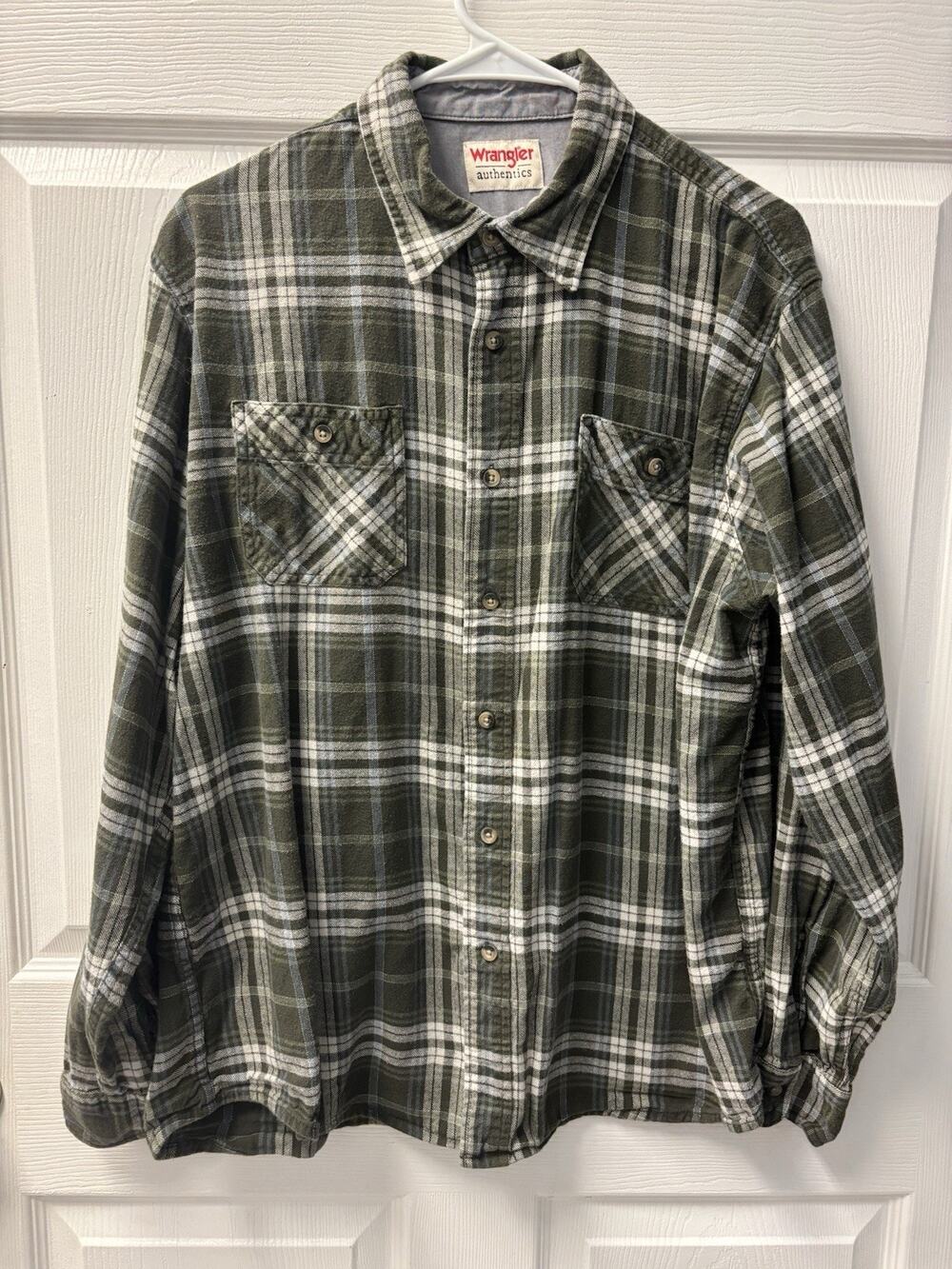 *Bundle 5 items for $30 Wrangler Authentic Men's L Flannel Plaid Long Sleeve